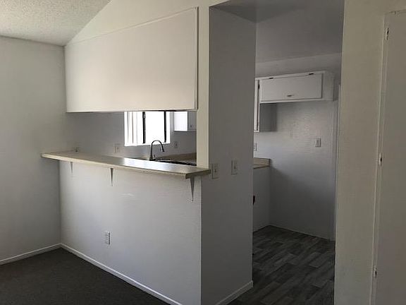 4th image of 4622 Maplewood Ave APT 14