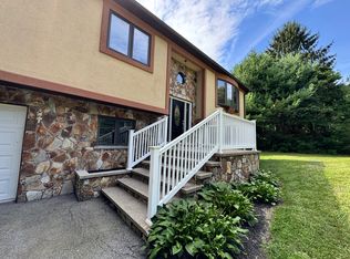 1174 Old Fall River Rd, Dartmouth, MA 02747