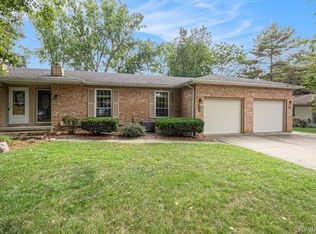 2497 Golden Shores Dr, Fenton, MI
