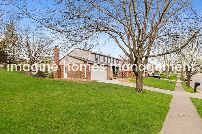 676 Harcourt Dr — Photo 2