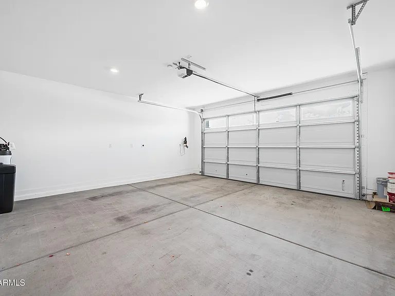 8911 W Solano Dr — Photo 22