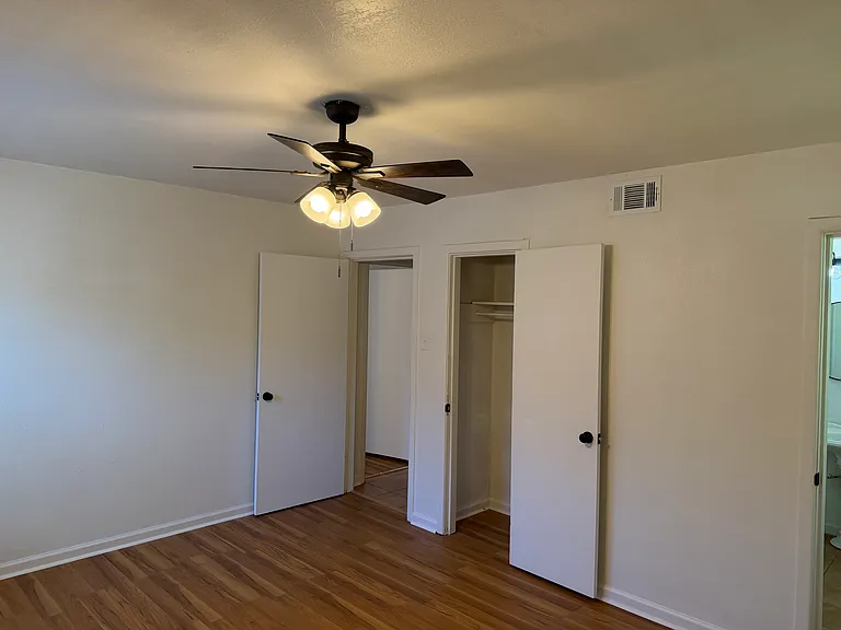 2800 W Fuller Ave — Photo 8