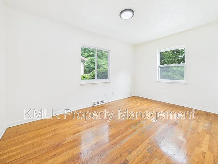1622 Merrill Ave — Photo 16
