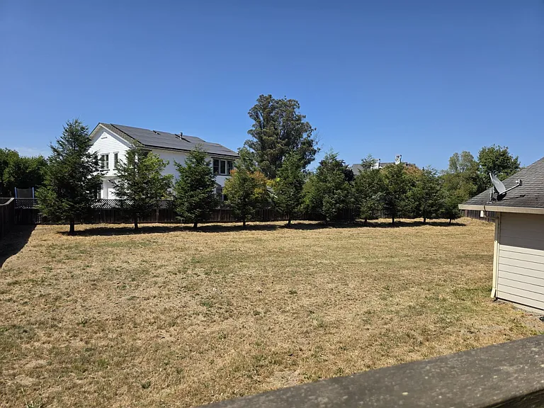 780 W Cotati Ave — Photo 40