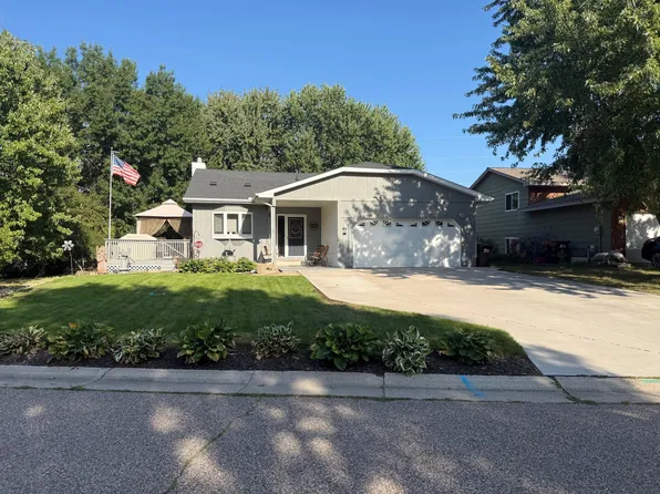 2679 Guthrie Ave N, Oakdale, MN 55128