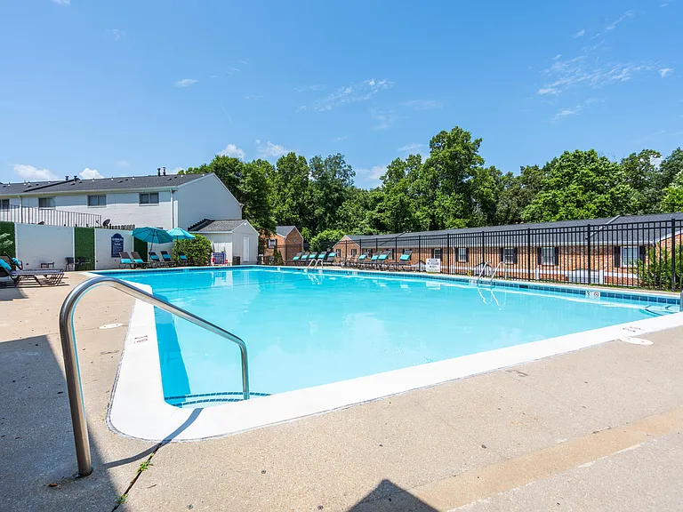 Blue Ridge Crossing Apartments & Townhomes — Photo 39