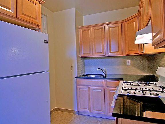 5th image of 1720 University Ave APT 4F