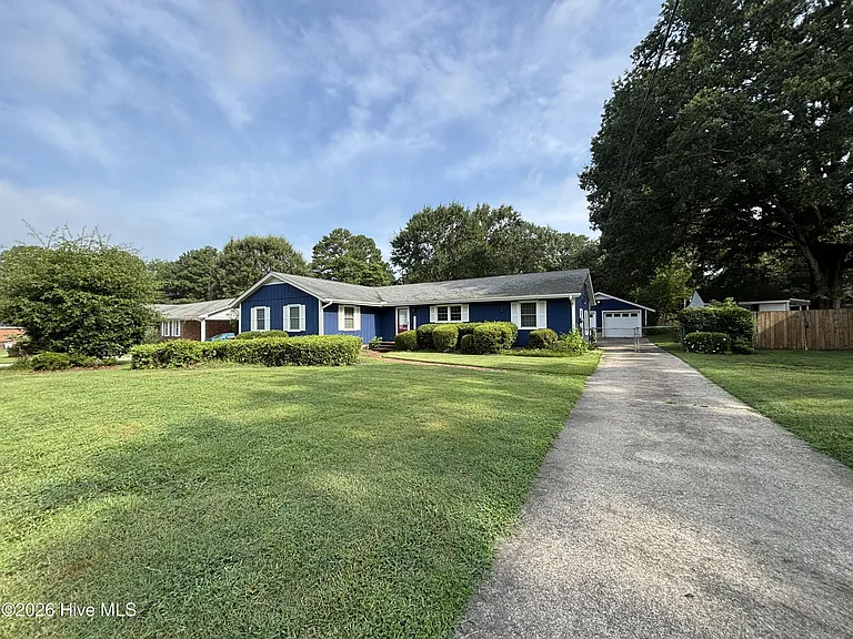 304 Ridge Rd NW — Photo 2