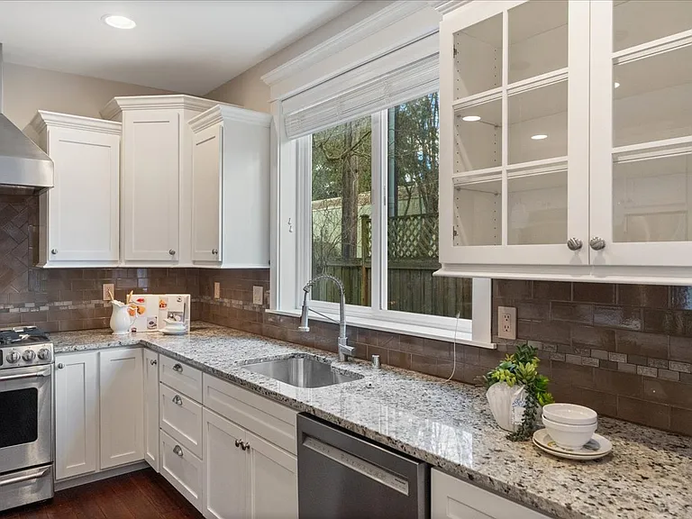 8718 NE 134th St — Photo 23