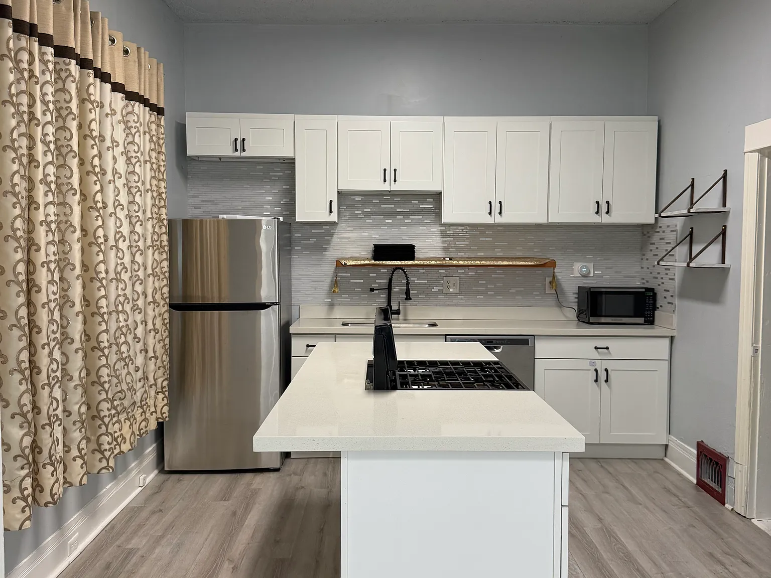 2 bed, $2,650 — Photo 2