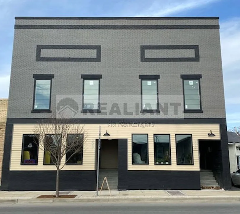 225 N Main St