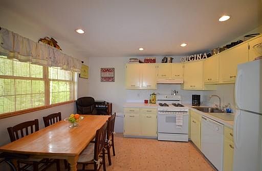 1st image of 25 Edgelawn Ave APT 12