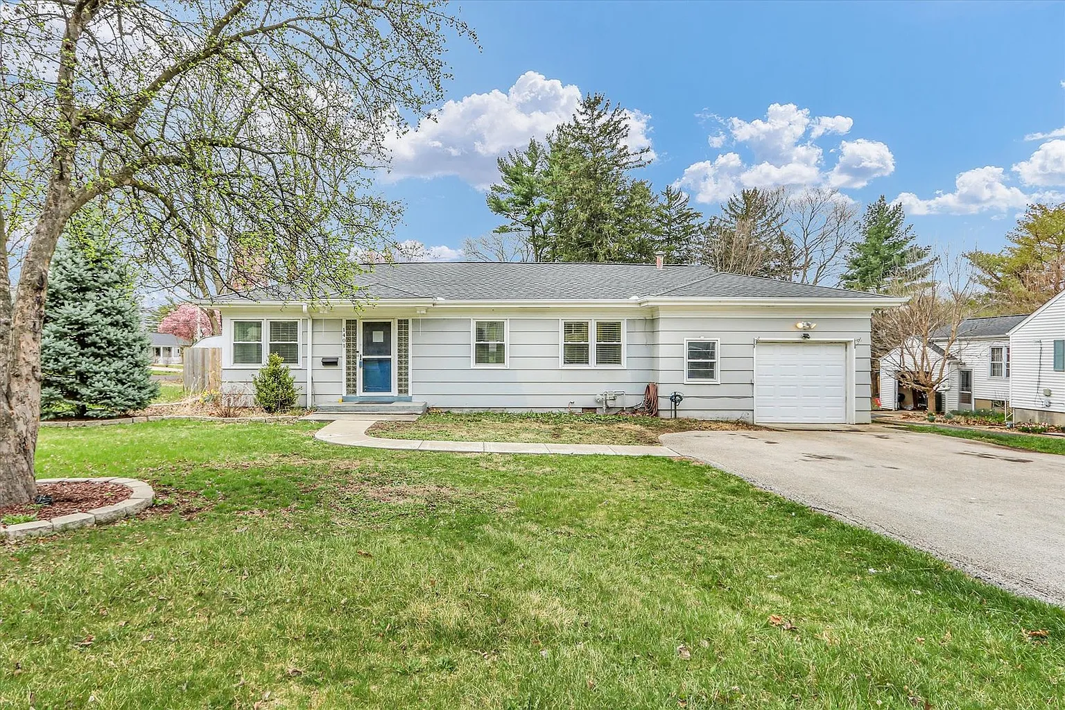 1401 W Green St photo 1