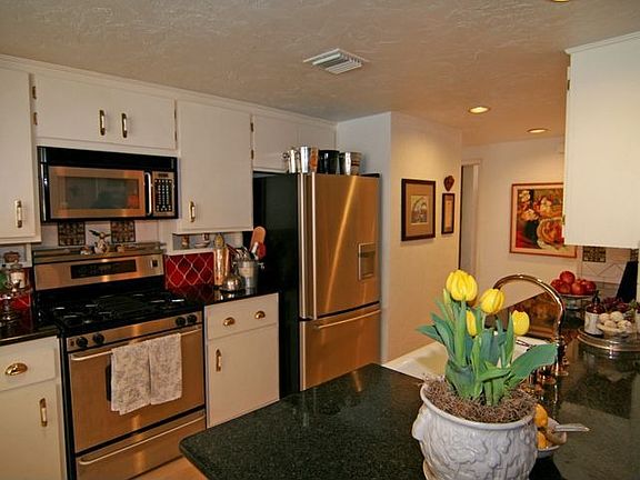 5th image of 683 Valparaiso Dr