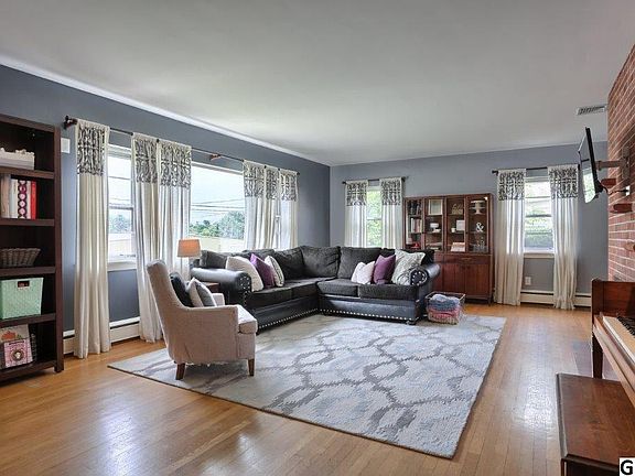 3rd image of 3006 Elm St