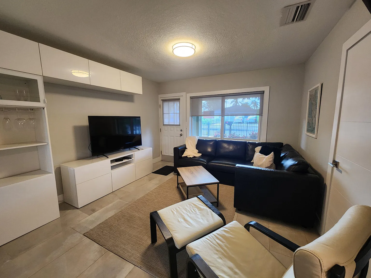 2 bed, 1.0 bath, 900 sqft, $2,300 — Photo 3
