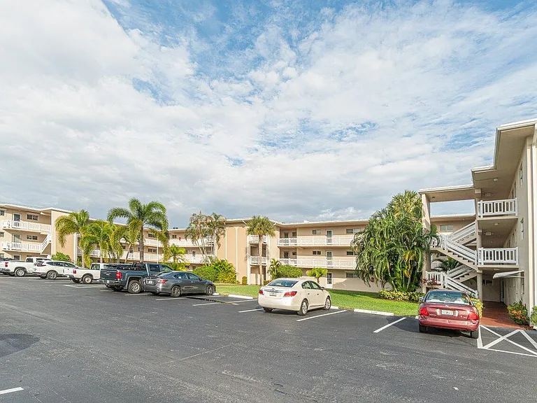 2855 S Garden Dr #211 — Photo 7