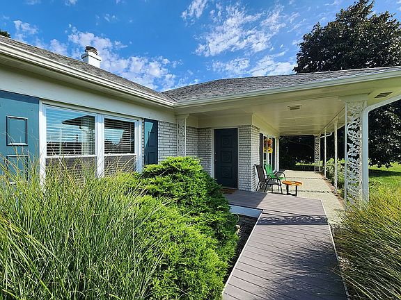 2nd image of 301 Queen Anne Club Dr
