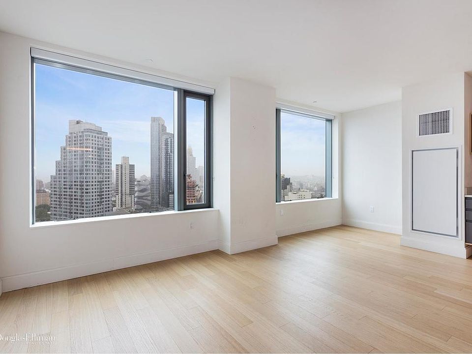 1st image of 10 City Pt APT 28H