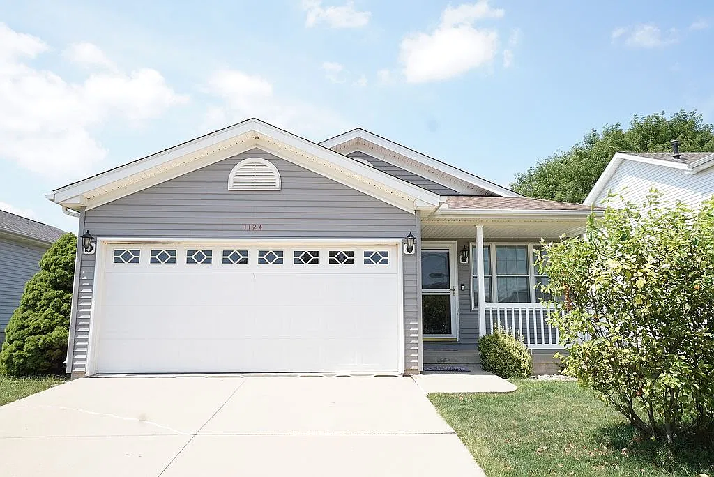 3 bed, 2472 sqft, $2,190 — Photo 1