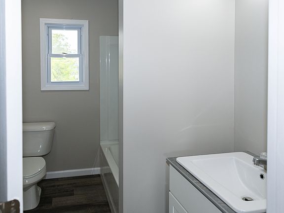 5th image of 1309 Main St E #17901962
