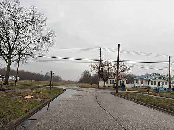 4th image of 102 Flora Ave
