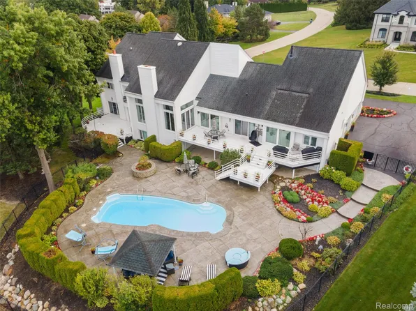 3802 Columbia Dr, Bloomfield Hills, MI 48302