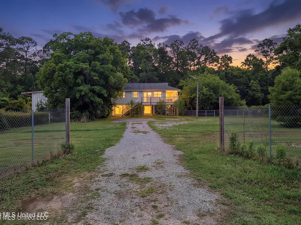 8621 Old Stage Rd, Moss Point, MS 39562