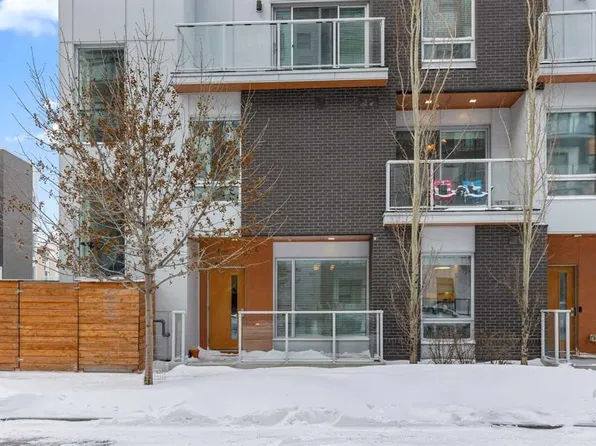 3125 S 39th St NW #110, Calgary, AB T3B 3G9