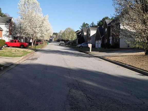 Exterior Neighborhood (street photo)