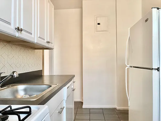 Rented by Matthew Gros-Werter, LREB  | media 27