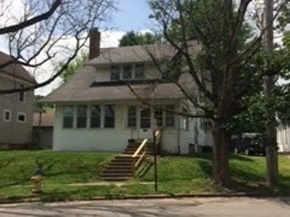 1004 Troy Rd