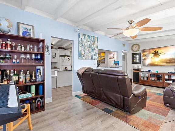 3rd image of 4118 W Olive St