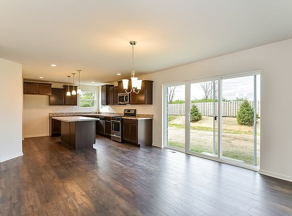 5th image of 1635 Glenbrooke Ln
