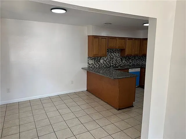 3 bed, 2.0 bath, 1200 sqft, $1,500 — Photo 2