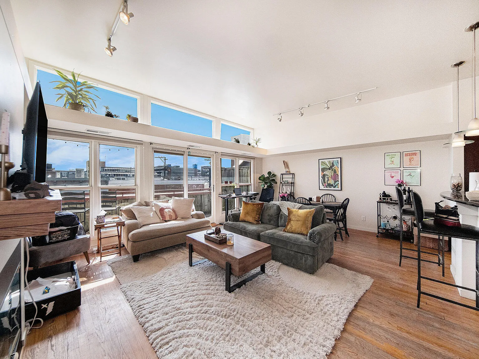 2 bed, 1.0 bath, 1000 sqft, $2,995 — Photo 3