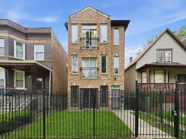 7952 S Marquette Ave, Chicago, IL 60617