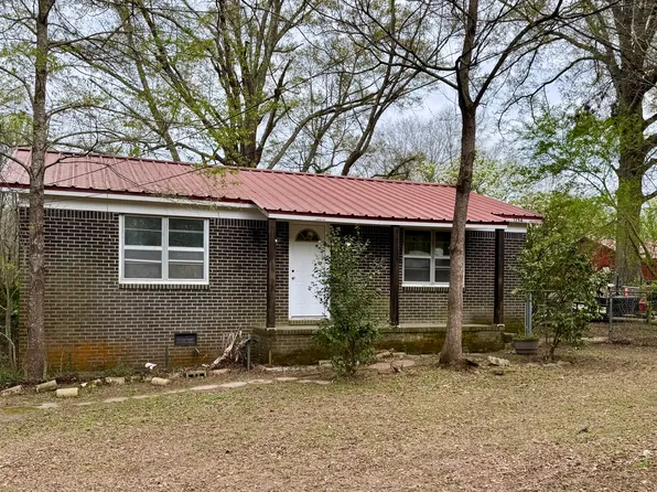1154 Black Creek Rd, Columbus, MS 39705