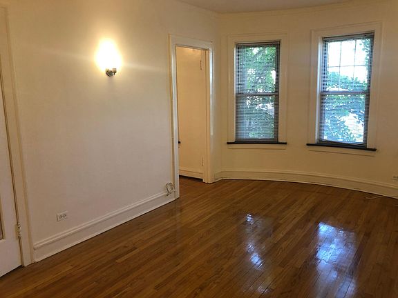 3rd image of 4832 N Wolcott Ave #1NW