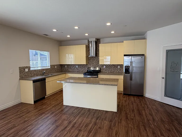 1354 Cassis Dr — Photo 13