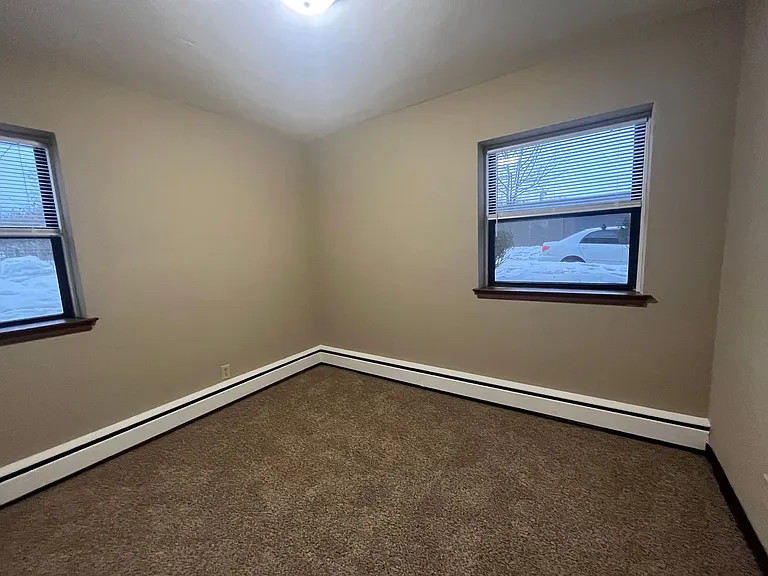 1573 Hartford Ave — Photo 10