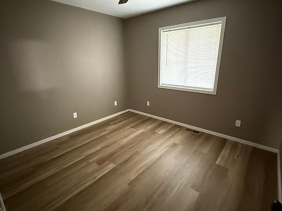4th image of 380 E Topaz Ave