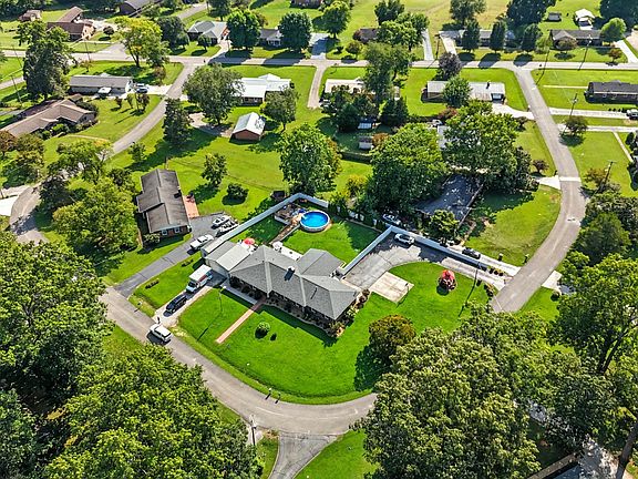 5th image of 136 Houghton Dr