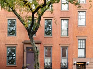331 W 22nd St #TOWNHOUSE, New York, NY 10011