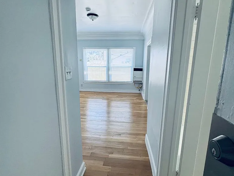 255 S Catalina St — Photo 11