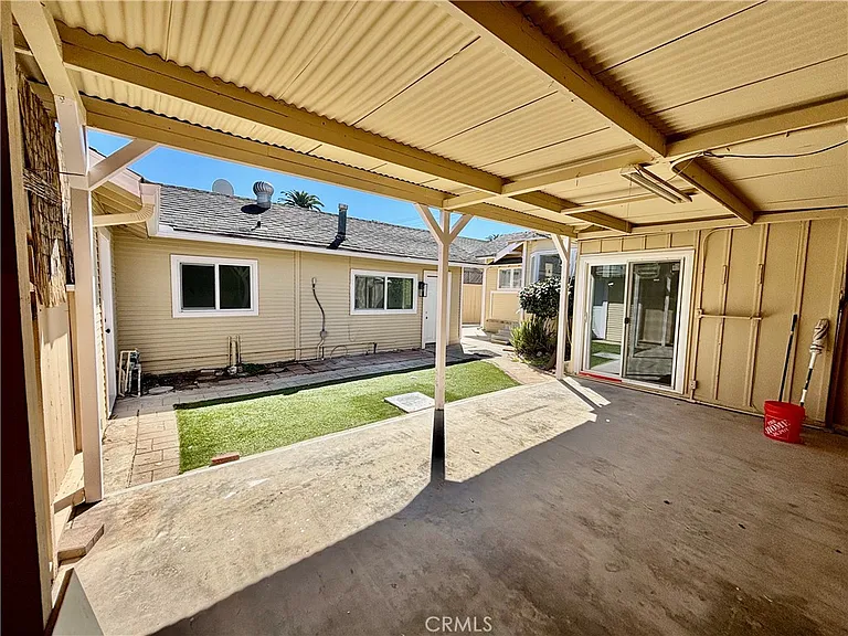 910 Acacia Ave — Photo 22