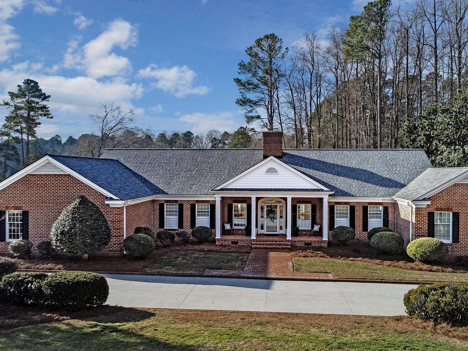10 Country Club Dr