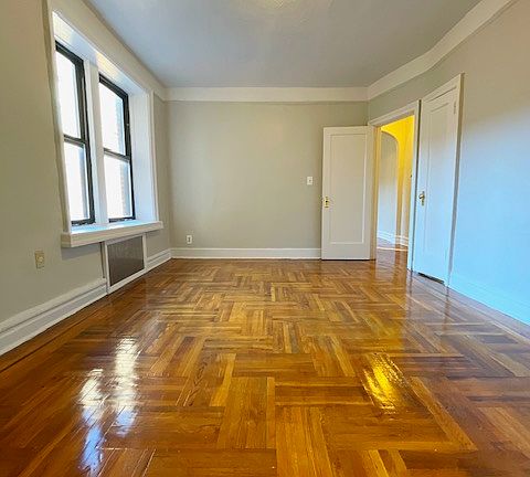3rd image of 200 E 18th St #5