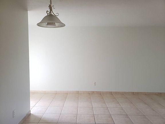 5th image of 621 SE 13th Pl #B