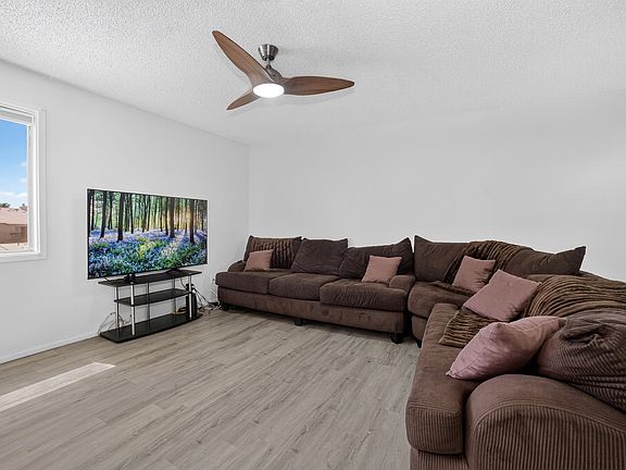 5th image of 1277 W 20th Pl